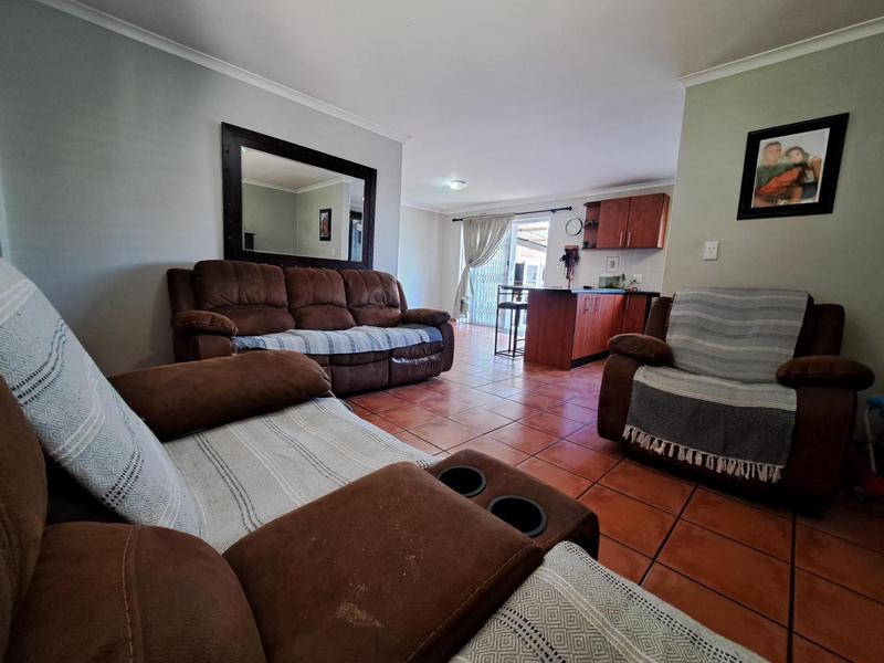 3 Bedroom Property for Sale in Vredekloof East Western Cape